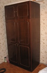 Продам шкаф,  в хорошем состоянии,  полированный,  цвет темно-коричневый.